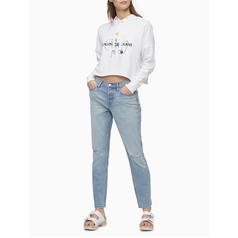 Quần Calvin Klein Jeans Boyfriend Slim Fit Mid Rise Distressed Jeans - Light Wash, Size 27
