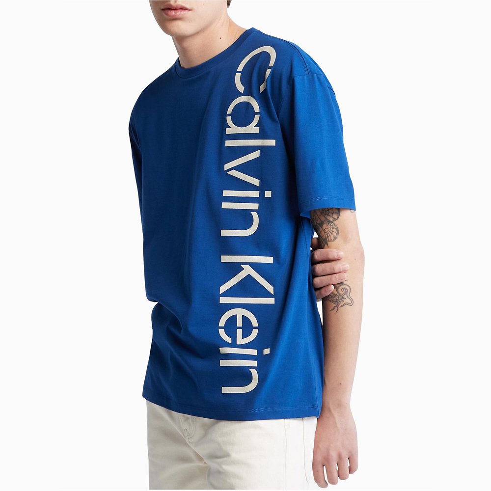 Áo Calvin Klein Khakis Relaxed Fit Stencil Logo Crewneck T-Shirt - Coban, Size S