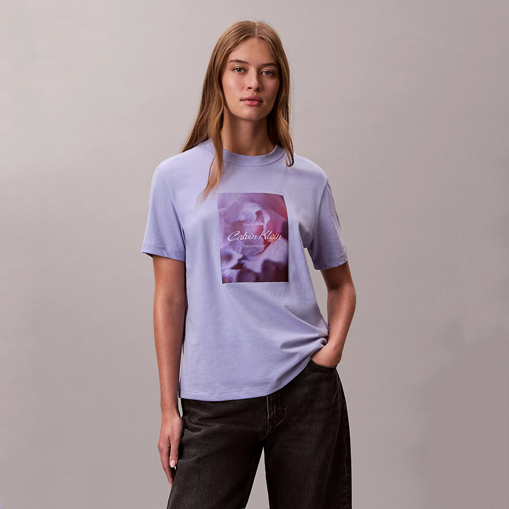 Áo Calvin Klein Flower Script Logo Graphic Classic - Sweet Lavender, Size M